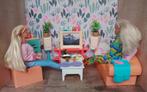 BA74 Barbie filmavondje in de woonkamer met 2 Barbies, Verzamelen, Poppen, Ophalen of Verzenden, Gebruikt, Overige typen