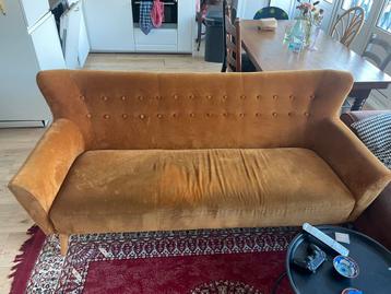 Oker gele sofa bank beschikbaar voor biedingen
