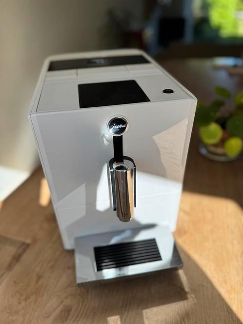 Jura A1 piano white, Witgoed en Apparatuur, Koffiezetapparaten, Gebruikt, Koffiebonen, Koffiemachine, Afneembaar waterreservoir