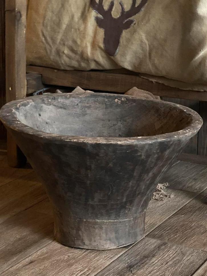 Oud houten geleefde vijzel uit india, Huis en Inrichting, Woonaccessoires | Schalen en Manden, Zo goed als nieuw, Ophalen