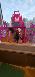 Barbie kasteel met barbies, Ophalen of Verzenden, Gebruikt, Toebehoren