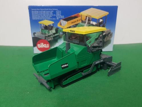 Vögele asfaltmachine Siku 1/50 MIB, Hobby en Vrije tijd, Modelauto's | 1:50, Zo goed als nieuw, Overige typen, SIKU, Ophalen of Verzenden