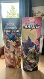 2x reclamebord pokémon tcg Team up + Forbidden light, Ophalen, Zo goed als nieuw, Overige typen