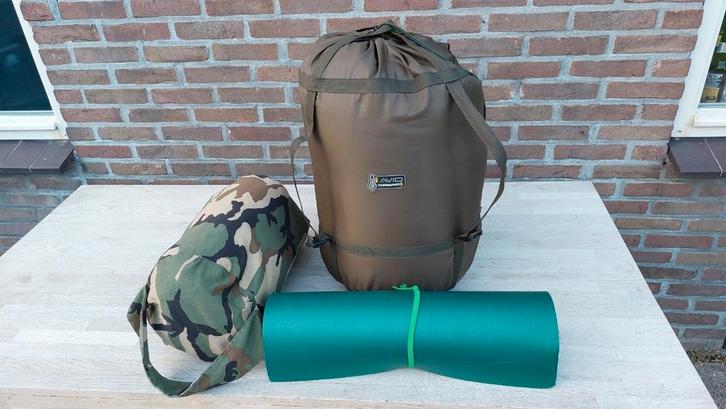 ultimate slaapzak meedere seizoenen & kussen & slaapmat, Watersport en Boten, Hengelsport | Algemeen, Zo goed als nieuw, Kleding