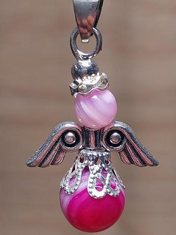 hanger Guardian Angel Pink beschikbaar voor biedingen