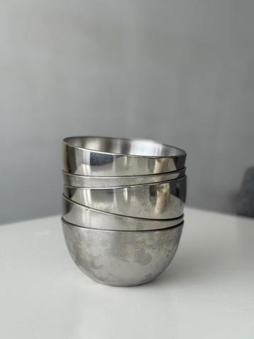 RVS kommen  beschikbaar voor biedingen