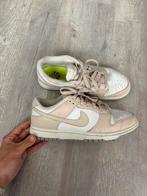 Nike dunk low beige maat 40, Kleding | Dames, Schoenen, Ophalen of Verzenden, Gedragen, Beige, Sneakers of Gympen