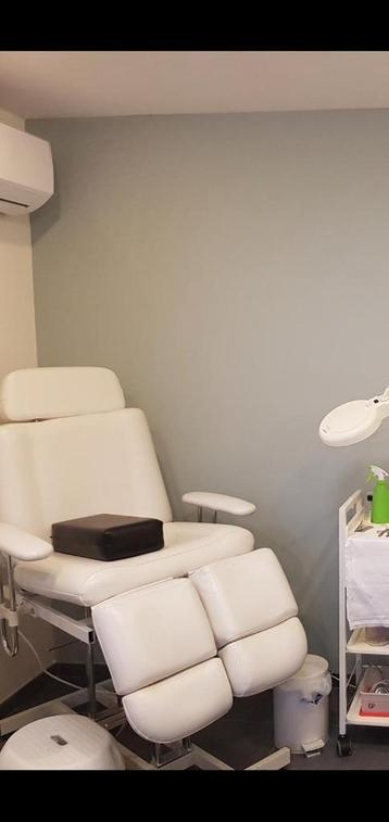Pedicure/Massage stoel/benodigdheden beschikbaar voor biedingen