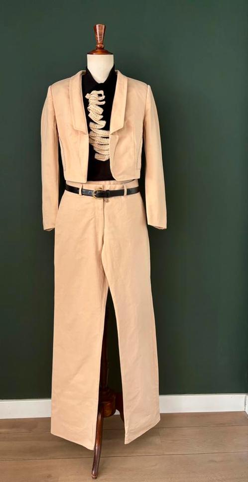 Authentieke Yves Saint Laurent beige broekpak in maat M, Kleding | Dames, Jasjes, Kostuums en Pakken, Zo goed als nieuw, Kostuum of Pak