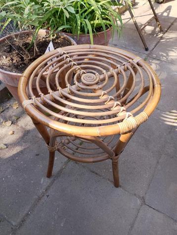 Vintage rotan bamboe tafeltje in zeer goede staat  beschikbaar voor biedingen
