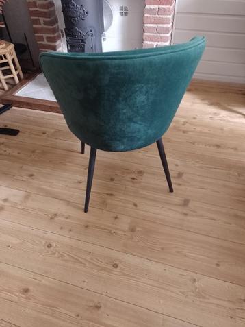 4 Eetkamerstoelen beschikbaar voor biedingen