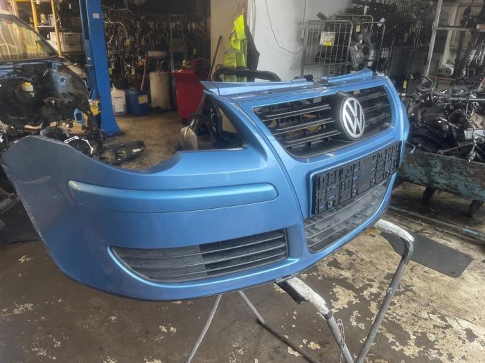 Voorbumper van een Volkswagen Polo, Auto-onderdelen, Carrosserie en Plaatwerk, Bumper, Volkswagen, Gebruikt, 3 maanden garantie