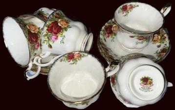 Royal Albert 4 kop en schotels OLD COUNTRY ROSES fine bone beschikbaar voor biedingen