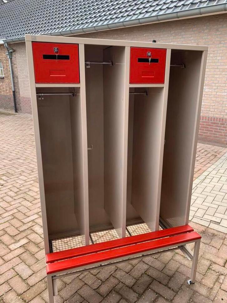 Lockerkast brandweer voetbal of anders, Huis en Inrichting, Kasten | Kledingkasten, Ophalen