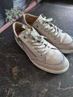 Sneakers maat 8.5, Ophalen of Verzenden, Hartjes, Grijs, Sneakers of Gympen