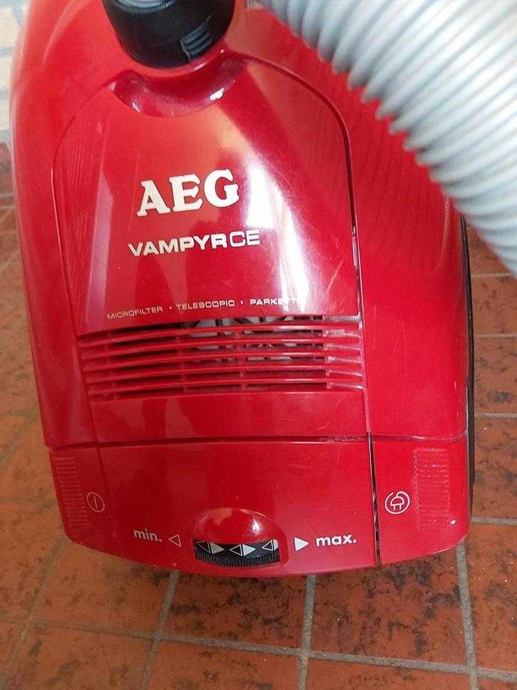 AEG vacuum cleaner, Witgoed en Apparatuur, Stofzuigers, Gebruikt, Stofzuiger, Stofzak, Ophalen of Verzenden