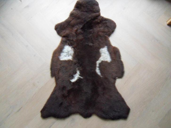 Schapenvacht bruin met beetje wit, Huis en Inrichting, Woonaccessoires | Plaids en Woondekens, Nieuw, Ophalen of Verzenden