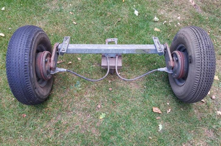 V-dissel met oploopremmechanisme en torsie as 550kg, Auto diversen, Aanhangwagen-onderdelen, Gebruikt, Ophalen