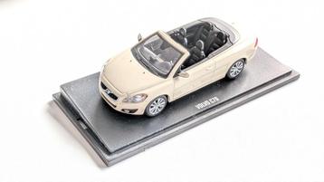 Volvo C70 Vanilla Pearl 1:43 - Motorart beschikbaar voor biedingen