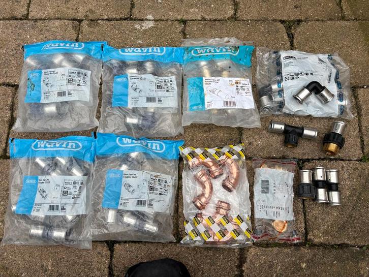 Diverse perskoppelingen - Wavin Tigris & Viega Profipress, Doe-het-zelf en Verbouw, Buizen en Afvoer, Nieuw, Bochten, Overige materialen