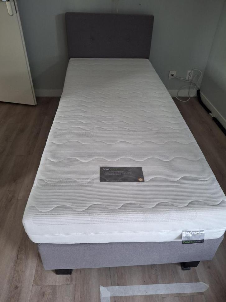 T.k boxspring 90 x 210, Huis en Inrichting, Slaapkamer | Boxsprings, Zo goed als nieuw, 90 cm, 210 cm, Eenpersoons, Grijs, Ophalen