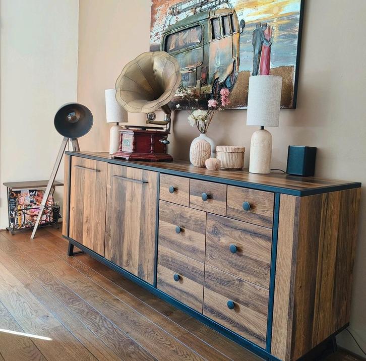 Mooi groot dressoir, industrieel design, Huis en Inrichting, Kasten | Dressoirs, Zo goed als nieuw, 150 tot 200 cm, 25 tot 50 cm