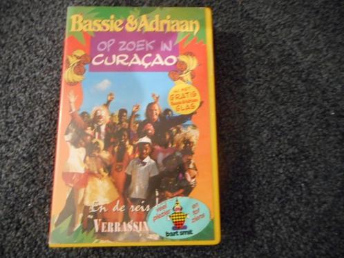 BASSIE & ADRIAAN "Op zoek in Curacao" Op VIDEO!, Cd's en Dvd's, VHS | Film, Zo goed als nieuw, Nederlandstalig, Alle leeftijden
