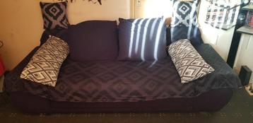 Bank 2,5 zits + 2 persoons bed beschikbaar voor biedingen