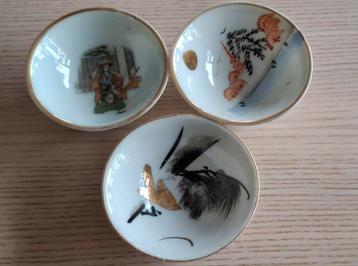3 Japanse kommetjes porselein  beschikbaar voor biedingen