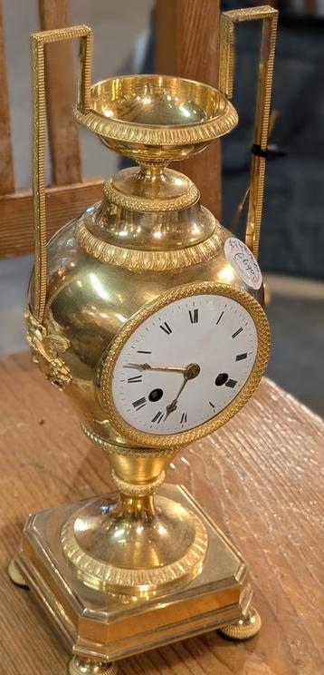 Antieke vuurvergulde bronzen vaas pendule €690.  32 cm beschikbaar voor biedingen
