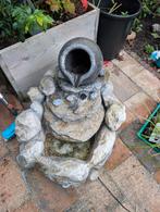 Waterornament kruik op rots, Tuin en Terras, Waterpartijen en Fonteinen, Ophalen, Gebruikt, Kunststof, Waterornament
