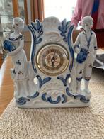 Vintage Porseleinen Klok met Beeldjes, Antiek en Kunst, Antiek | Klokken, Ophalen of Verzenden