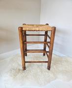 Vintage houten kruk met biezen zitting, Huis en Inrichting, Krukjes, ., Ophalen of Verzenden, Zo goed als nieuw, .