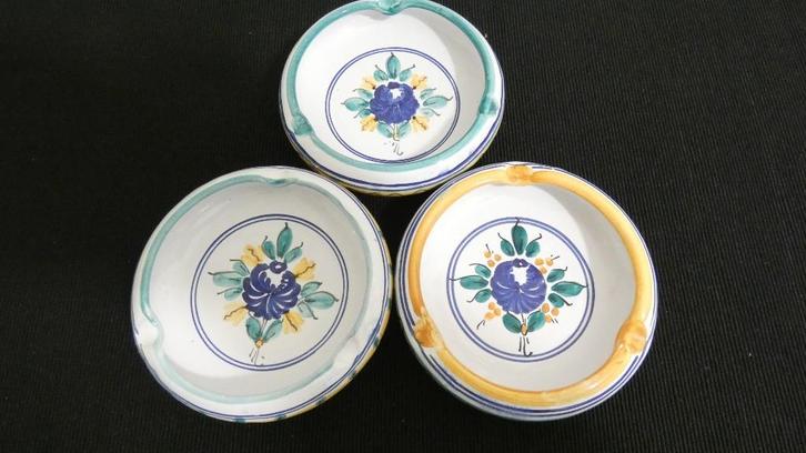 3 aardewerk handgeschilderde schaaltjes [1261], Antiek en Kunst, Antiek | Keramiek en Aardewerk, Ophalen