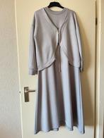 Grijze 2 delig set jurk + vest nieuw, Maat 38/40 (M), Nieuw, Ophalen of Verzenden, Merkloos