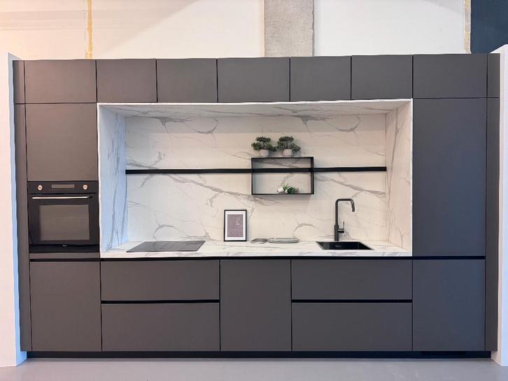 Luxe showroomkeuken te koop compleet. Marmer-design werkblad, Huis en Inrichting, Keuken | Complete keukens, Nieuw, Enkelwandige keuken