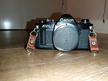Canon AV-1 met 3 lenzen en flitser beschikbaar voor biedingen