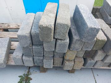 247 stuks Antraciet grijze stenen 19,5x7x4,5 beschikbaar voor biedingen