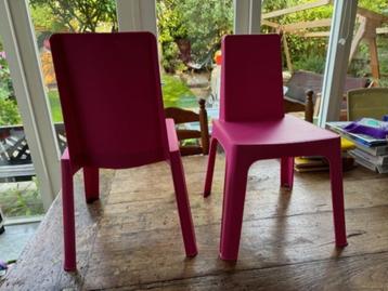 Roze kinderstoel 2 stuks Julieta ontwerp Joan Gaspar/RESOL beschikbaar voor biedingen