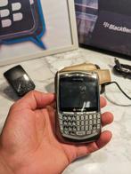 Goedwerkende vintage blackberry 8700v met hoes en oplader., Ophalen of Verzenden, Zo goed als nieuw