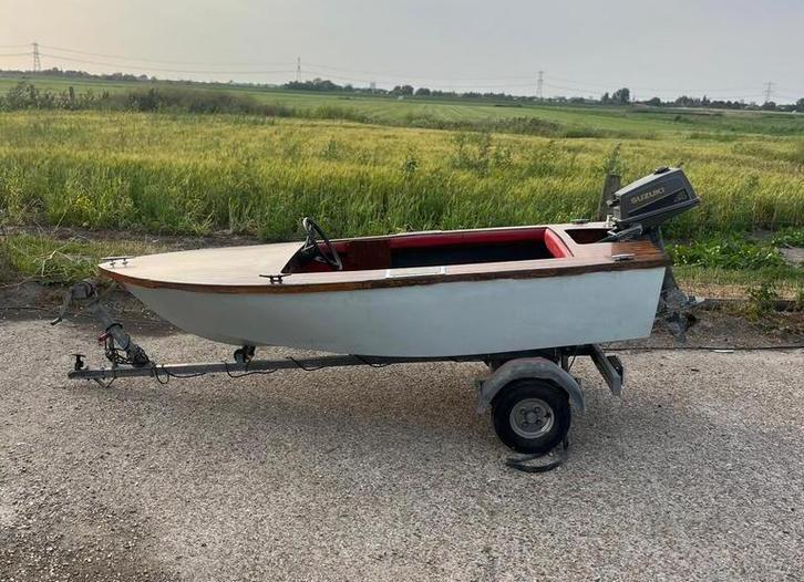 Kleine motorboot (inclusief buitenboordmotor en trailer, Watersport en Boten, Hengelsport | Algemeen, Zo goed als nieuw, Ophalen