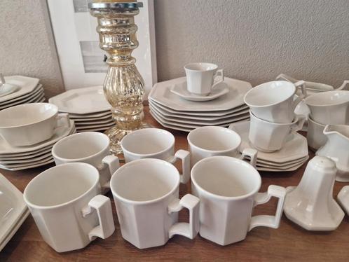 Uitgebreid 6 pers servies Johnson Brothers Heritage'white, Huis en Inrichting, Keuken | Servies, Zo goed als nieuw, Compleet servies
