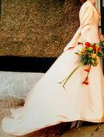 Trouwjurk met jasje, maat 36, lang met sleep, goudgeel, Ophalen of Verzenden, Zo goed als nieuw, Geel, Trouwjurk