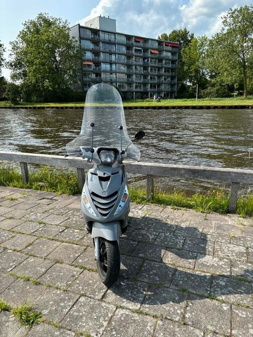Zip piaggio 2012, Fietsen en Brommers, Scooters | Piaggio, Nieuw, Zip, Maximaal 45 km/u, Benzine, Ophalen