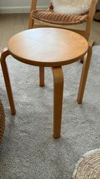 Vintage Ikea Frosta kruk bijzettafel plantentafeltje, Huis en Inrichting, Krukjes, Ophalen, Zo goed als nieuw, Hout