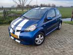 Stoere opvallende Aygo! Airco en cv, Voorwielaandrijving, 68 pk, Origineel Nederlands, Handgeschakeld