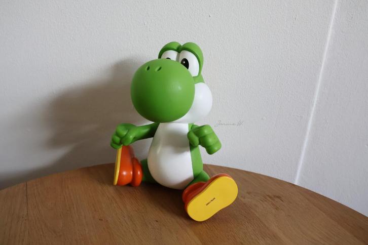 Yoshi Figuur 23cm van kunststof (Nintendo item), Verzamelen, Poppetjes en Figuurtjes, Ophalen of Verzenden