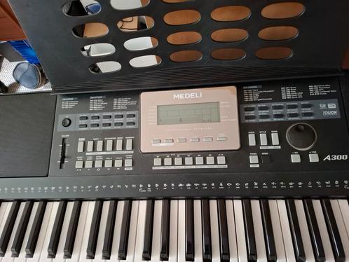 medeli, Muziek en Instrumenten, Keyboards, Gebruikt, 61 toetsen, Medeli, Aanslaggevoelig, Midi-aansluiting, Ophalen of Verzenden