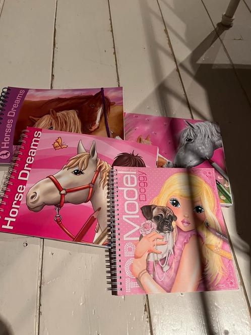 Horsedreams Depeshe kleurboeken, Hobby en Vrije tijd, Tekenen, Gebruikt, Papier, Schets- of Tekenboek, Ophalen of Verzenden