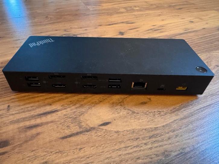 Computerschermen met bureausteun + Lenovo Dock, Computers en Software, Dockingstations, Zo goed als nieuw, Docking station, Laptop